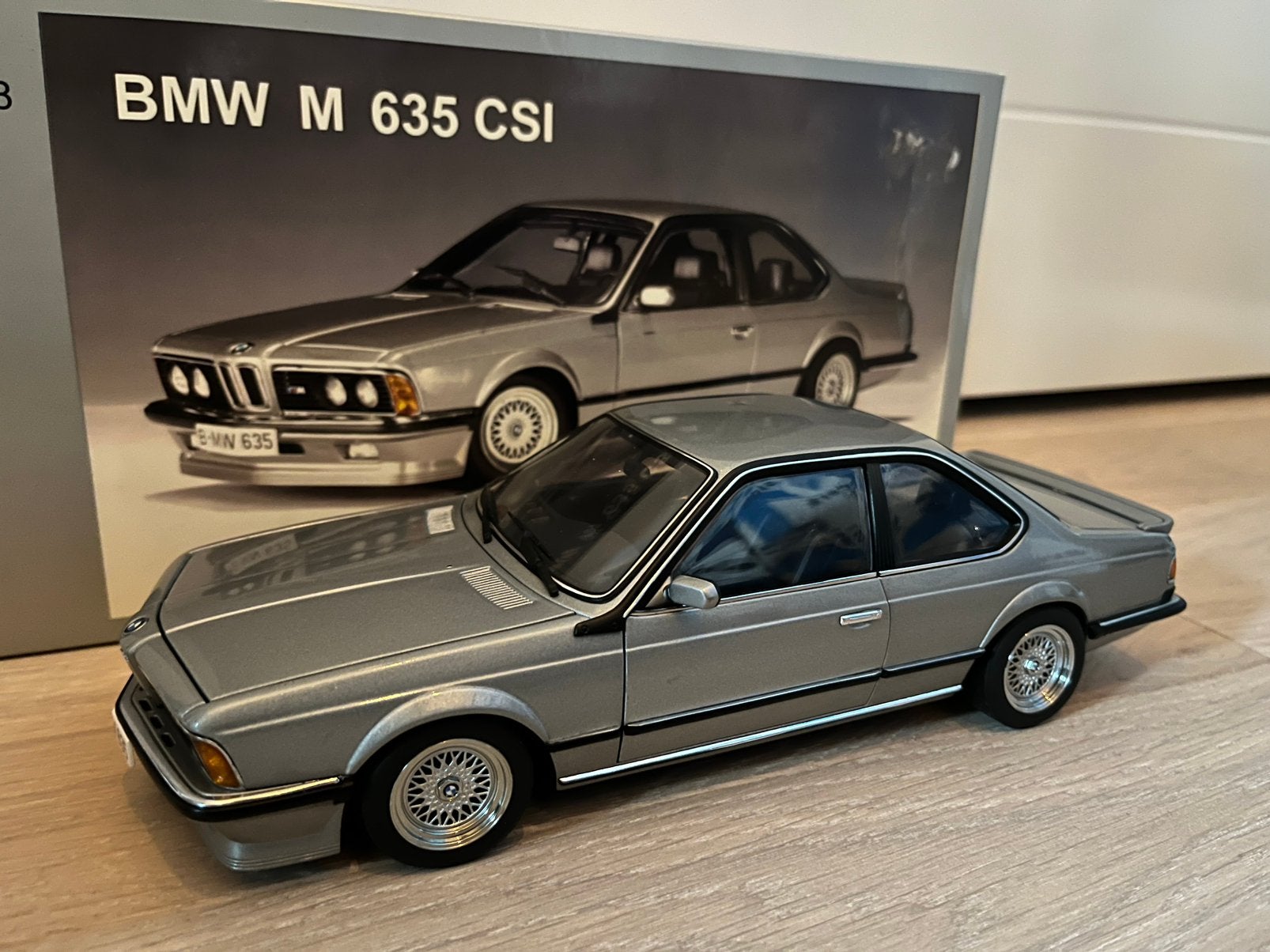 BMW 635M CSI Lachssilver Metallic Autoart 1:18, Envoi, Comme neuf, Voiture, Autoart