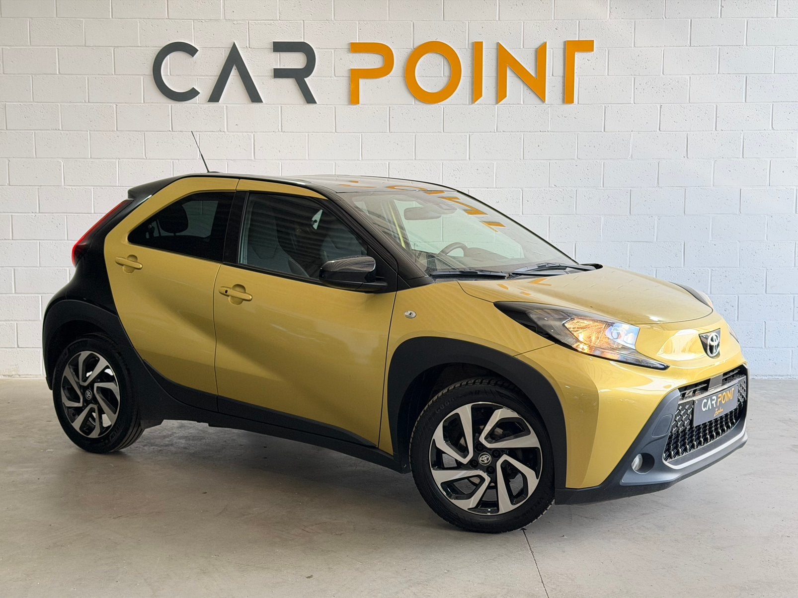 1.0 - CARPLAY - AUTO - VOLLEDIGE OPTIE - 12 MAANDEN GARANTIE, Auto's, Toyota, 4 zetels, Stof, Zwart, Overige kleuren