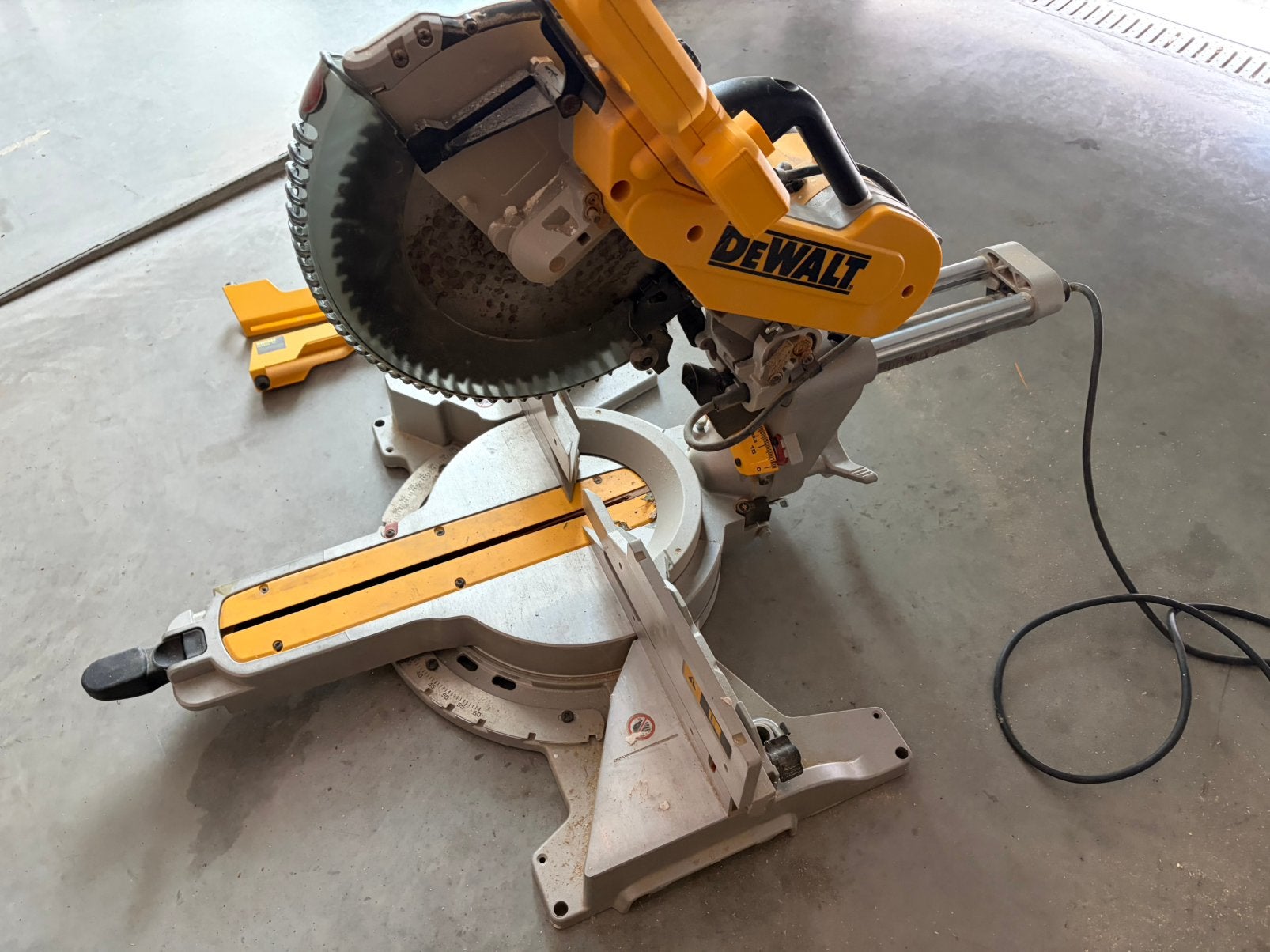 Dewalt 780qs afkortzaag, Doe-het-zelf en Bouw, Gereedschap | Zaagmachines, Ophalen, Gebruikt, Afkortzaag, 30 tot 70 mm
