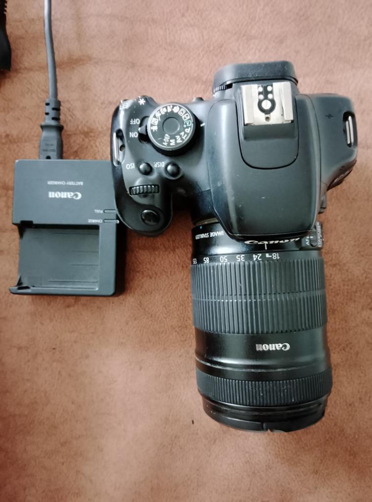 Canon EOS 600d, objectif Canon eFS 18-135 mm IS, étui photo,, Enlèvement ou Envoi, Canon