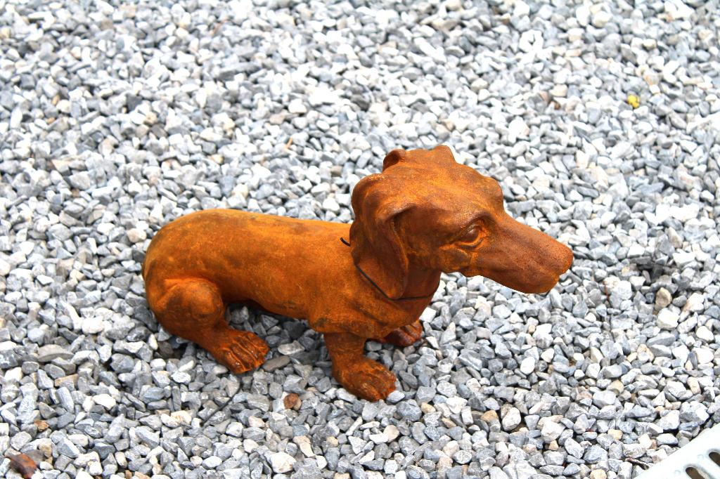 Roestig gietijzeren beeld van een hond, de TECKEL, Ophalen of Verzenden, Nieuw, Metaal, Dierenbeeld