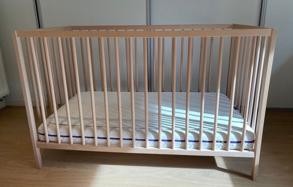 IKEA SNIGLAR babybedje + Traumeland matras, Kinderen en Baby's, Babywiegjes en Ledikanten, Ophalen, Zo goed als nieuw, Ledikant