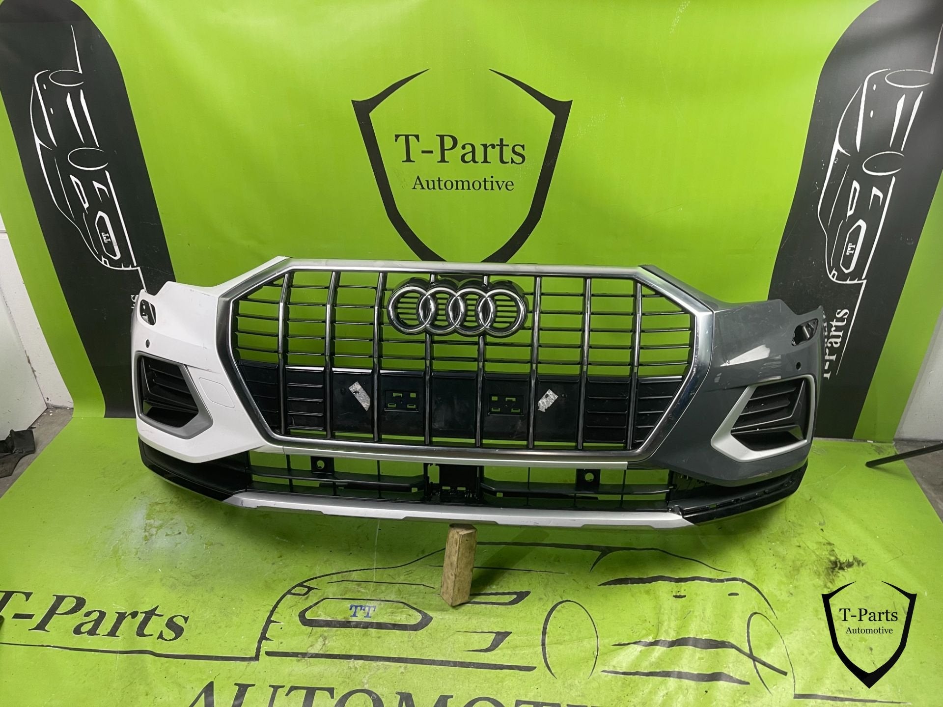 pare-chocs avant audi Q3 18+, Pare-chocs, AUDI AG, Auto-Union-Strasse 1
85045  Ingolstadt, DE, Audi