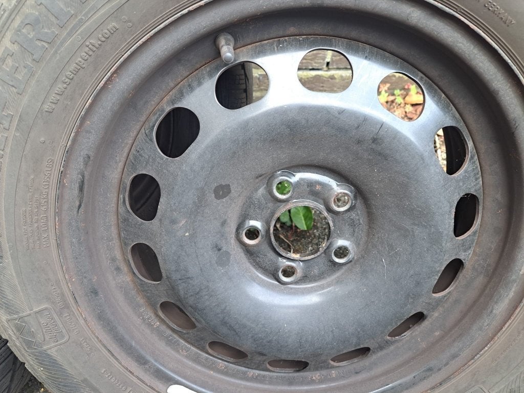 4 pneus hiver sur jantes tôle 5 trous intactes (2021) SKODA, Autos : Pièces & Accessoires, Pneus et Jantes, Pneus hiver, 16 pouces
