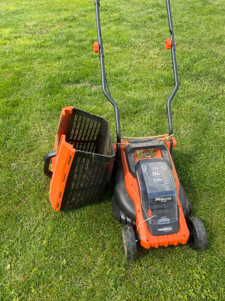 Power Plus Grasmaaier (inclusief accu en lader), Tuin en Terras, Grasmaaiers, Ophalen, Zo goed als nieuw, Accu-grasmaaier