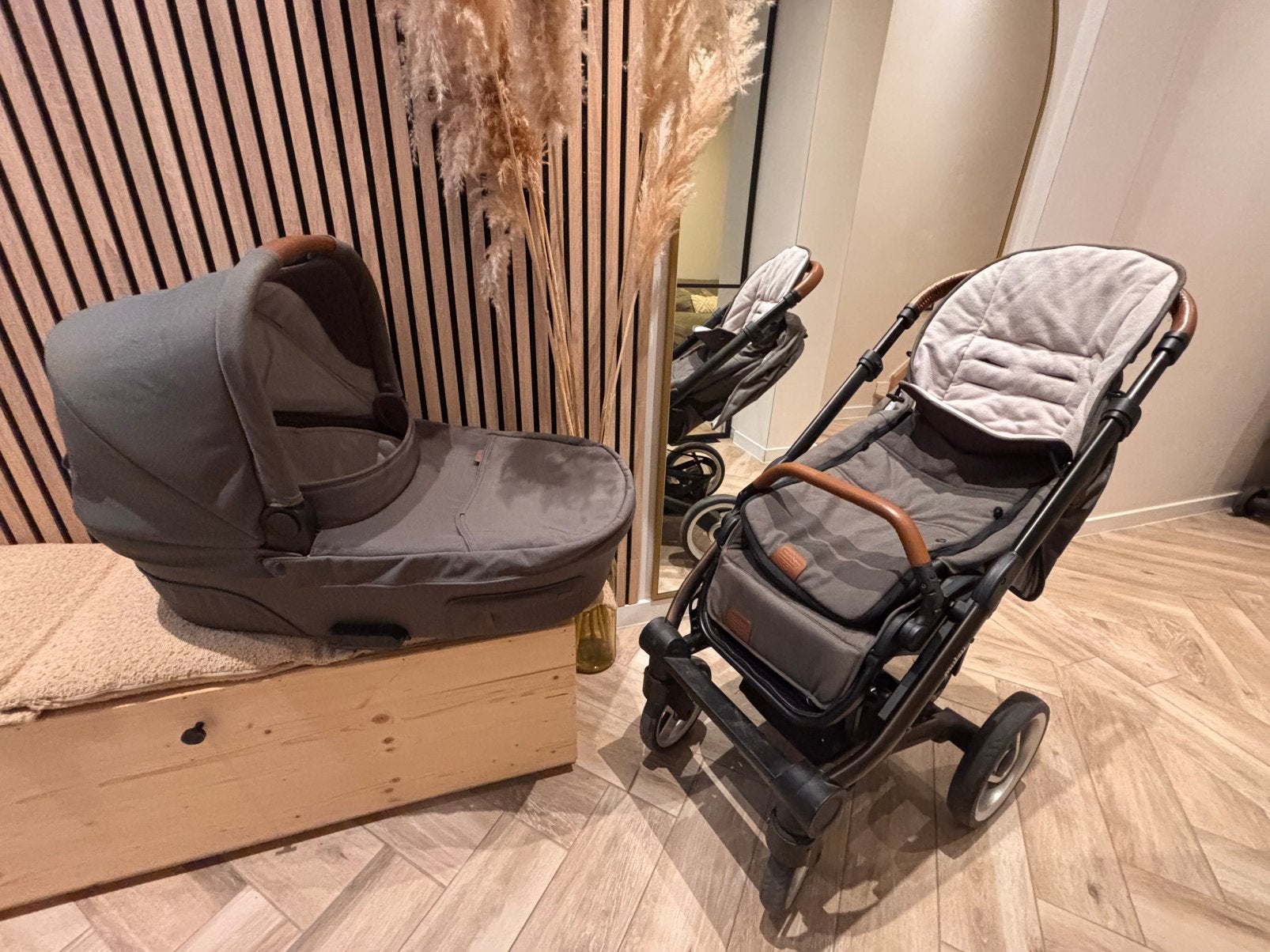 Kit poussette Mutsy Nio (y compris nacelle et chancelière), Enfants & Bébés, Enlèvement, Comme neuf, Maxi-Cosi, Couverture pieds