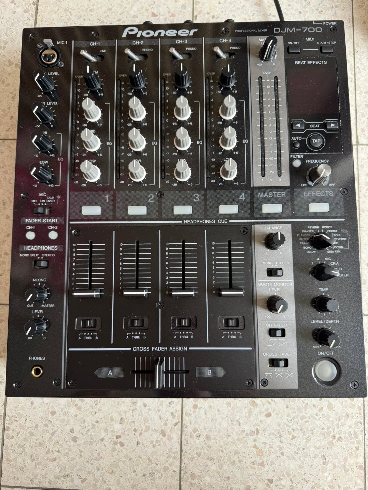 Pioneer DJM700 mengpaneel (nieuwstaat), Musique & Instruments, Enlèvement ou Envoi, Comme neuf