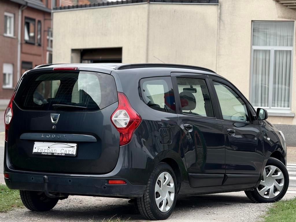 Dacia Lodgy 1.6i • 7 zit • GPS • Airco • Top Wagen, Auto's, Dacia, Voorwielaandrijving, Zwart, 4 cilinders, 7 zetels