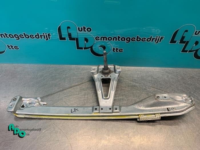 Mécanique vitre 4portes arrière gauche d'un Renault Clio (, Renault, -, 3 mois de garantie, Utilisé
