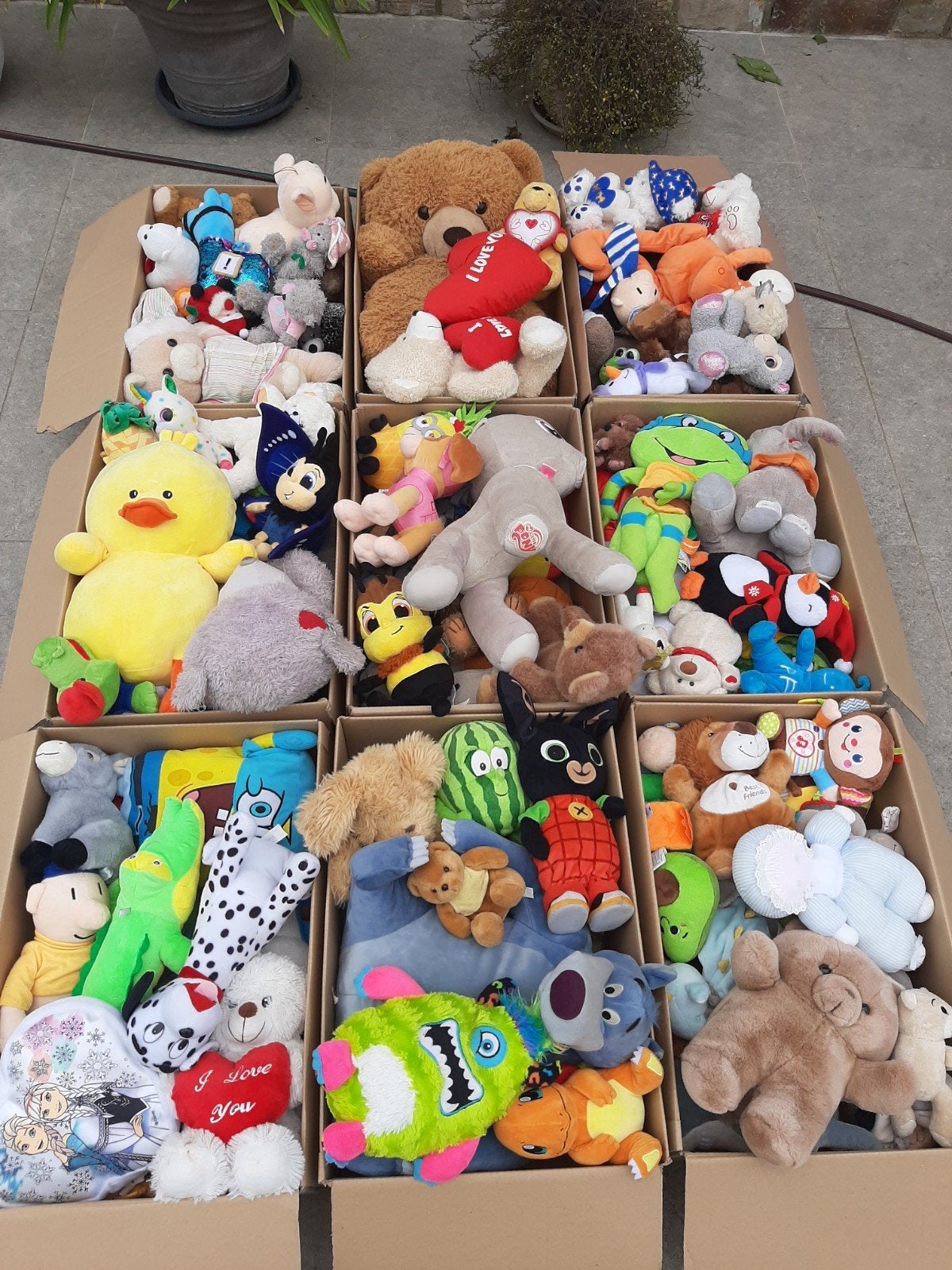 9 dozen vol met knuffels, Ophalen, Zo goed als nieuw