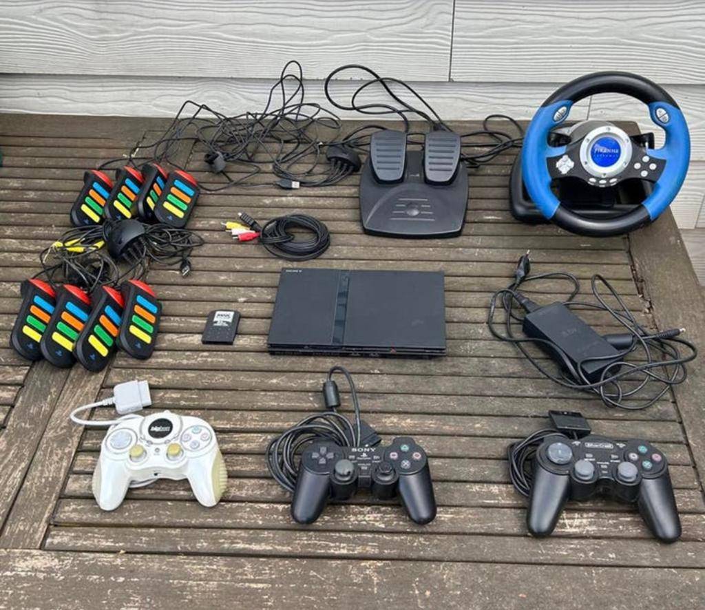 Playstation 2 Slim + controllers + stuur + Buzz quiz set, Games en Spelcomputers, Spelcomputers | Sony PlayStation 2, Ophalen