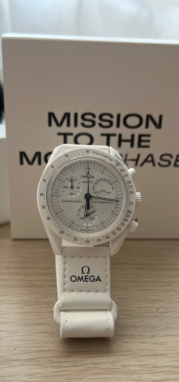 Omega x Swatch MoonSwatch Snoopy Blanche - NEUVE, Bijoux, Sacs & Beauté, Montres | Hommes, Enlèvement ou Envoi, Swatch, Synthétique