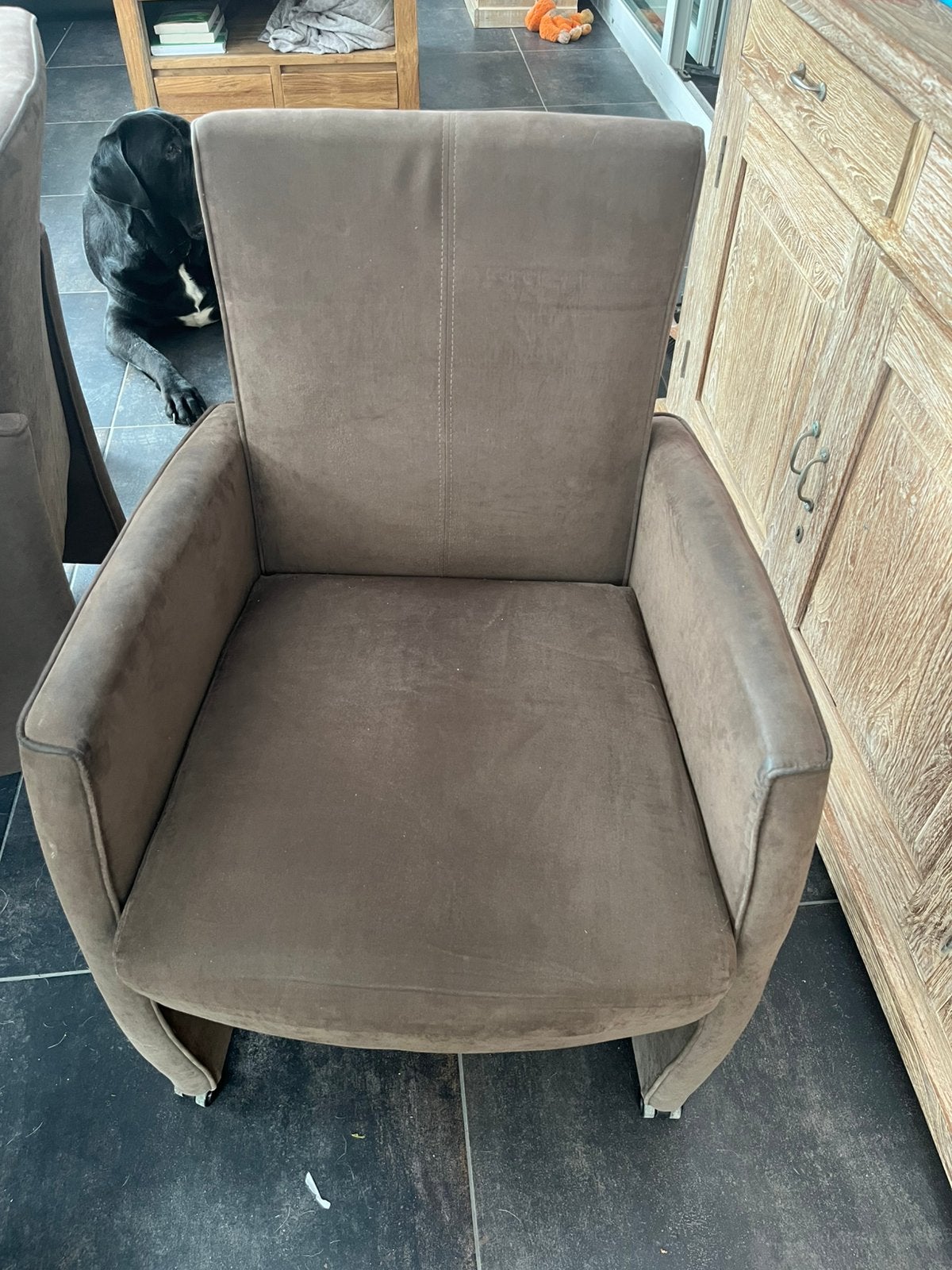 4 stoelen op wieltjes, Ophalen, Gebruikt