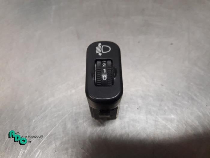 Commutateur phare hauteur réglable d'un Mercedes Sprinter (, Autos : Pièces & Accessoires, Tableau de bord & Interrupteurs, 3 mois de garantie
