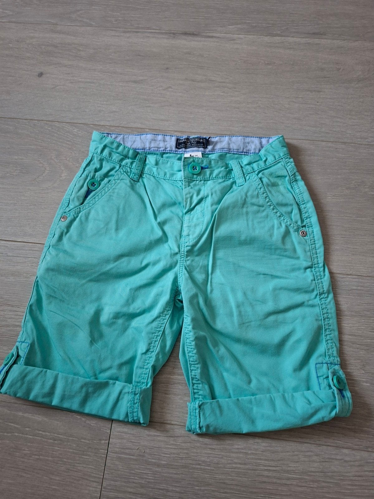 Groene short M128, Broek, C&A, Ophalen of Verzenden, Zo goed als nieuw