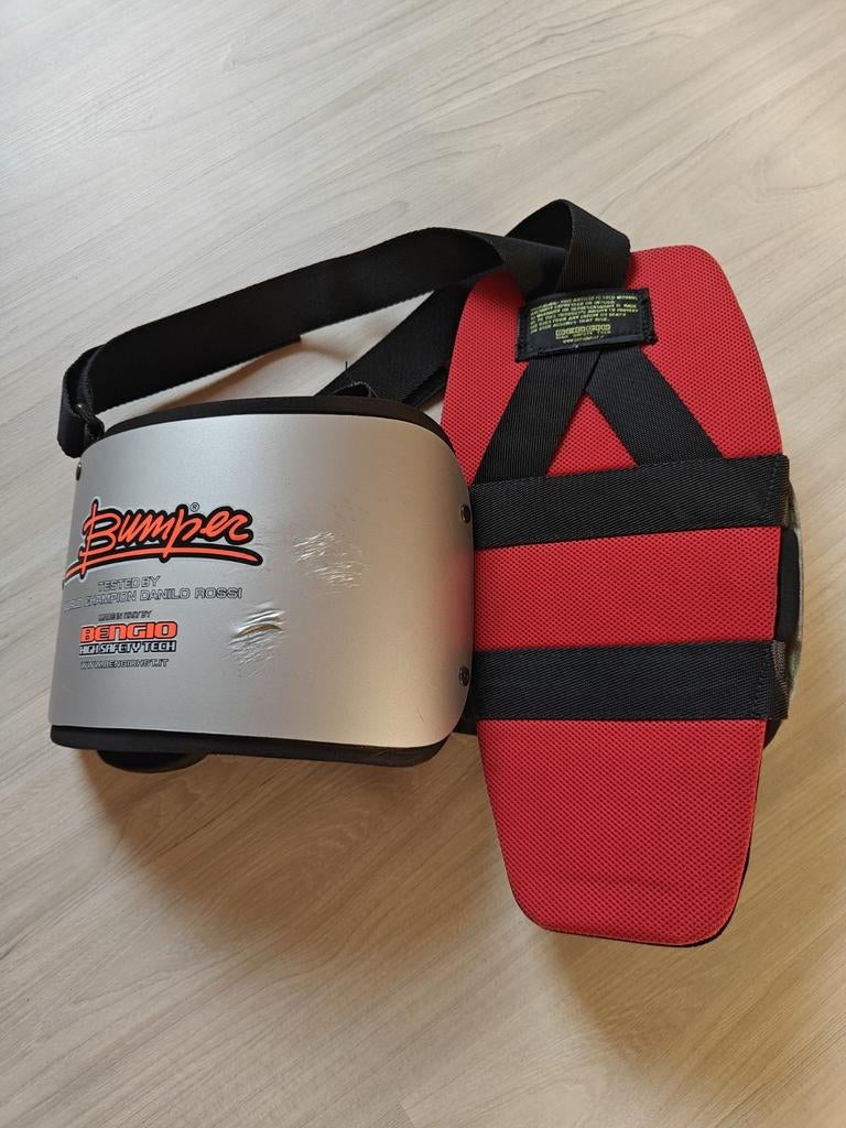Bengio ribprotector karting, Ophalen