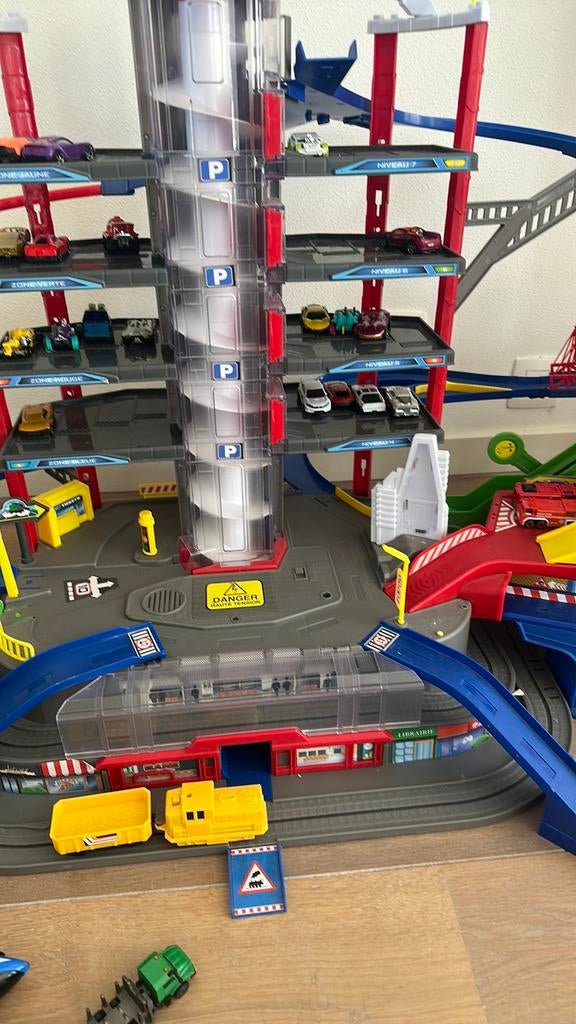 Majorette elexyrische  garage, heel goed, Kinderen en Baby's, Speelgoed | Racebanen, Overige merken, Ophalen of Verzenden, Elektrisch