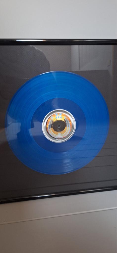 Vinyl Madonna, Ophalen