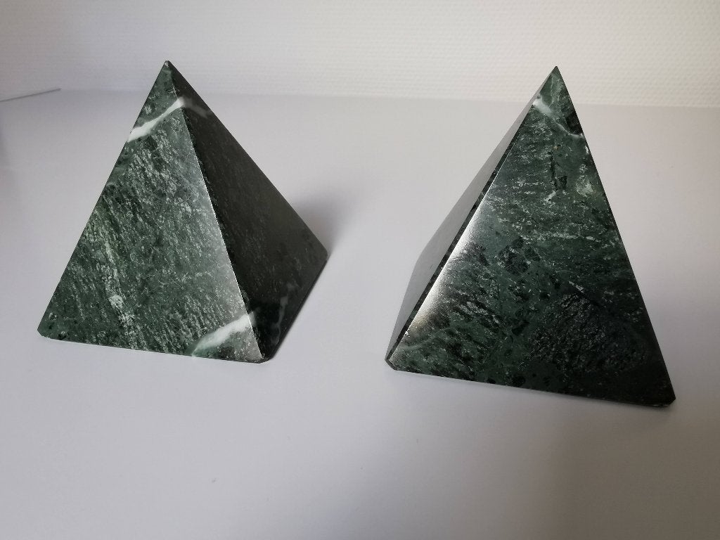 2 Pyramides décoratives en marbre vert, Enlèvement ou Envoi