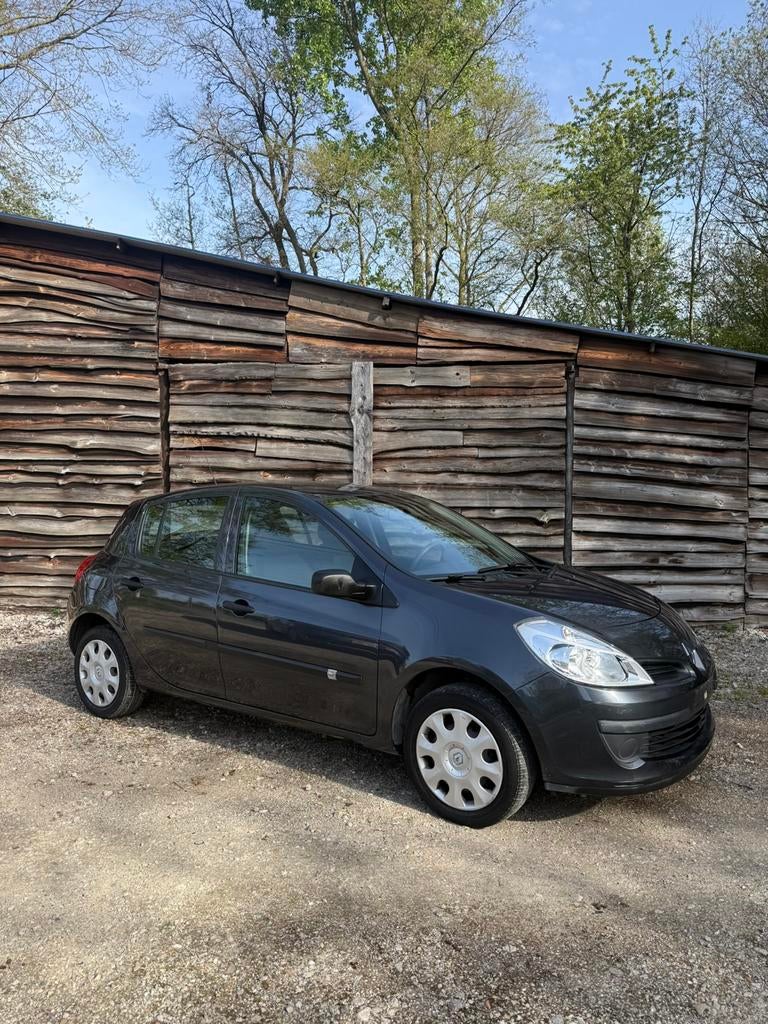 Renault clio 2008, Auto's, Voorwielaandrijving, Stof, 139 g/km, Zwart