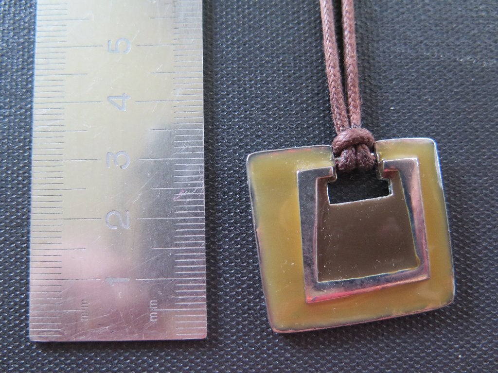 ketting, Handtassen en Accessoires, Kettingen, Met hanger, Overige materialen, Gebruikt, Beige