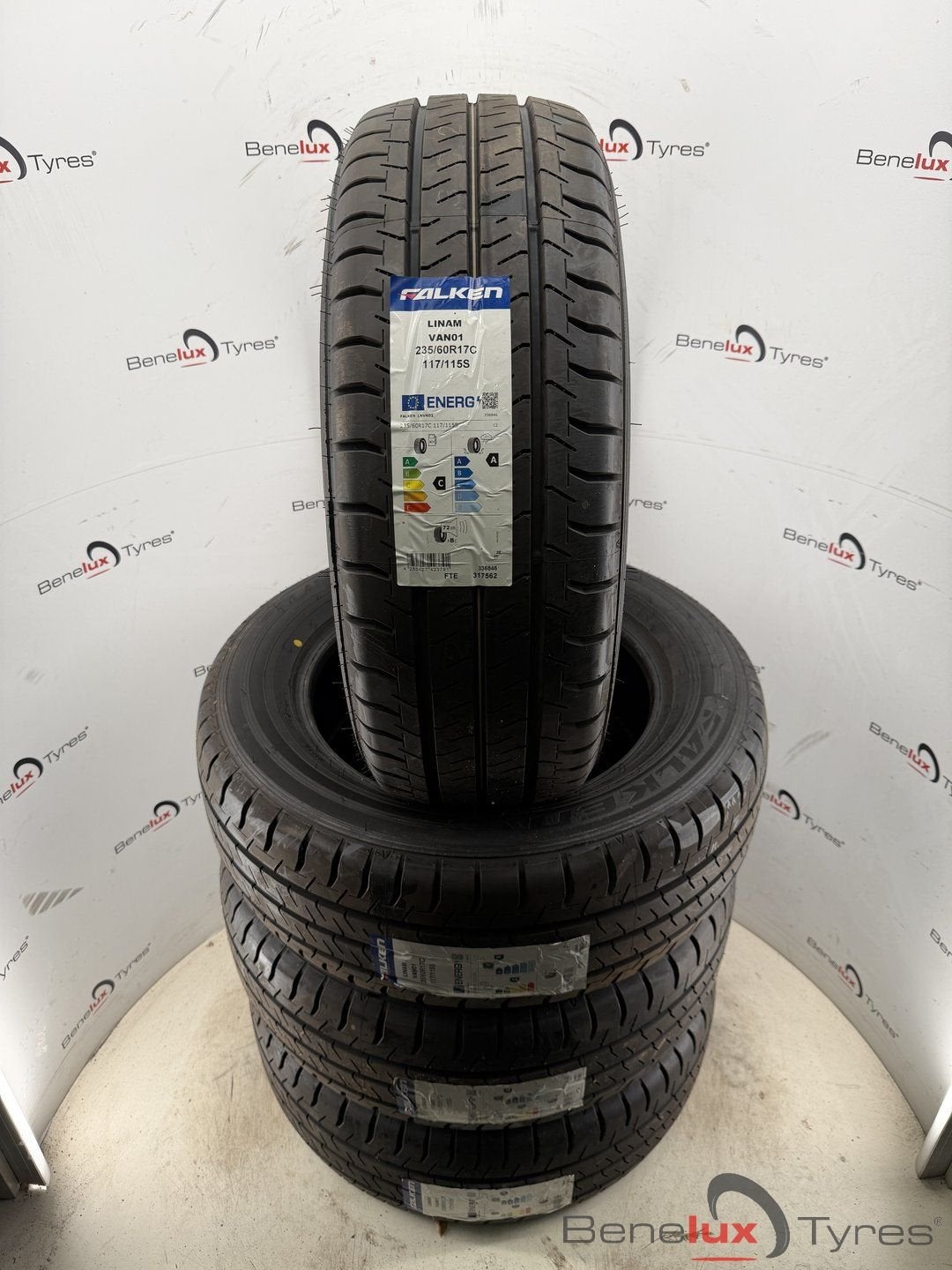 235/60R17c 235/60R17 235/60 R17c R17 235/60/17 2356017 cargo, Auto-onderdelen, Banden en Velgen, Ophalen, Bestelwagen, -, -