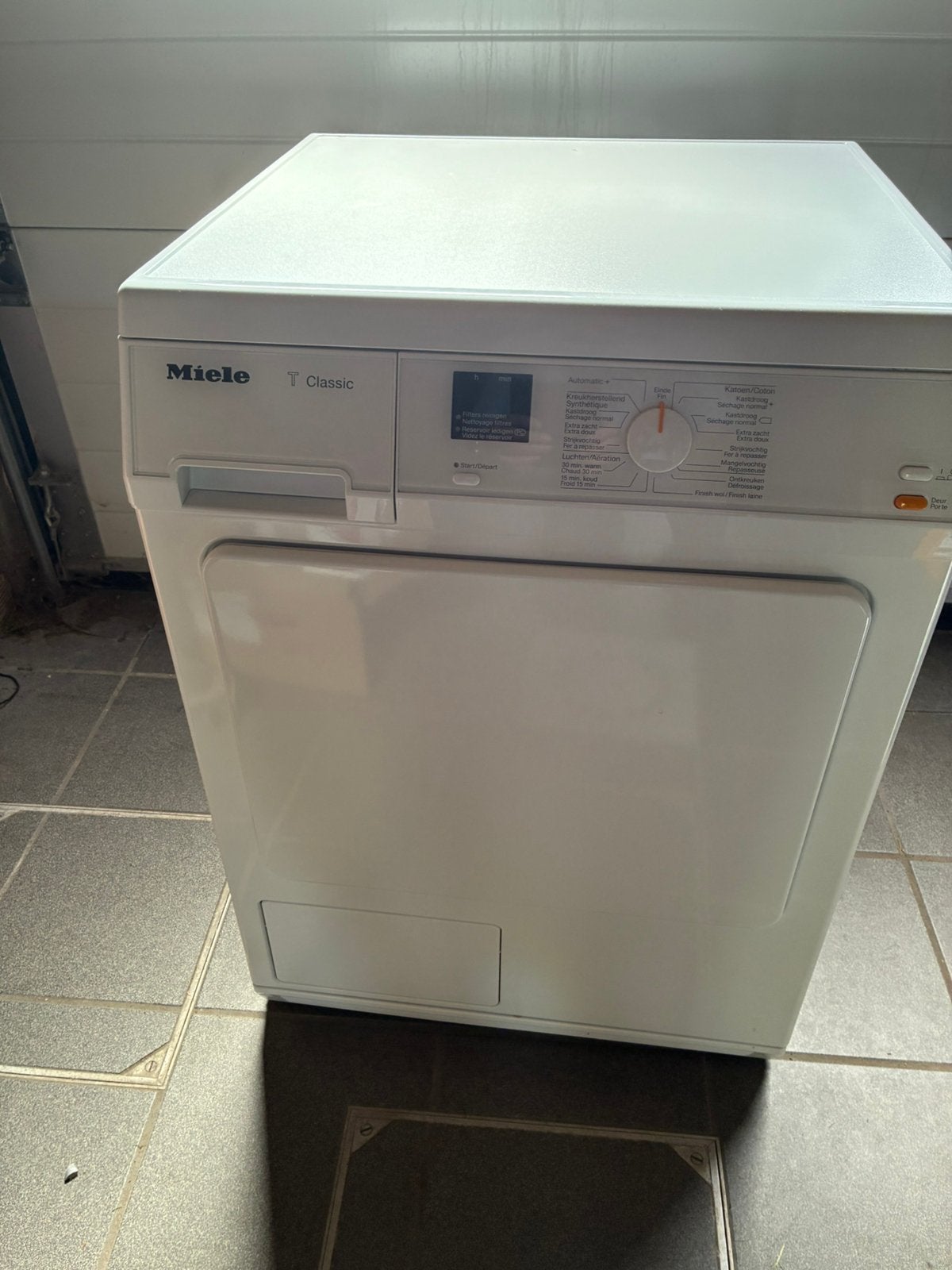 Miele Droogkast (type HT19-2) 5 jaar oud. In goede staat, Elektronische apparatuur, Droogkasten, Ophalen, Zo goed als nieuw, Voorlader
