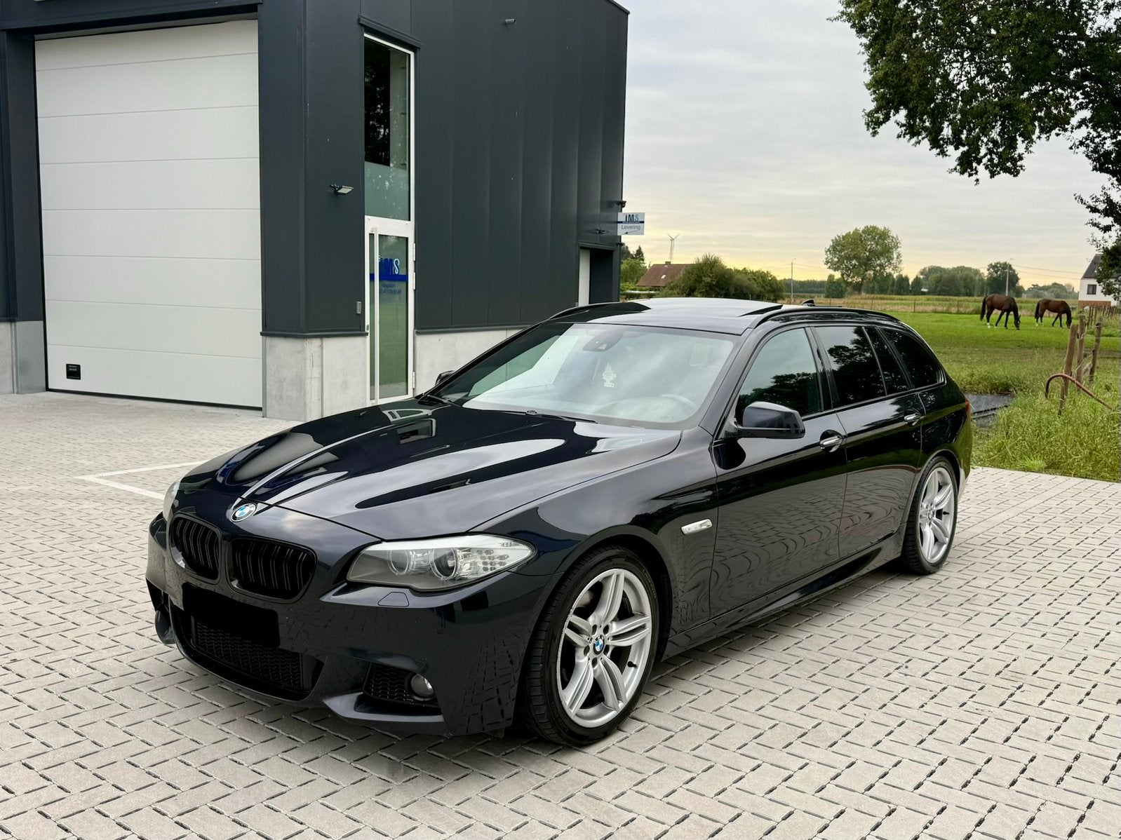 BMW 520d f11 2012 Euro5 345.000km Pack-M Full Option, Auto's, Automaat, Euro 5, Zwart, Blauw