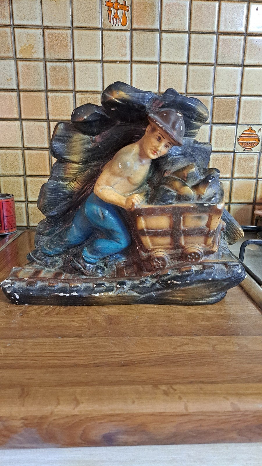Ancienne statue vintage de Mineur de fond en plâtre peint –, Enlèvement, Vintage, Peint à la main