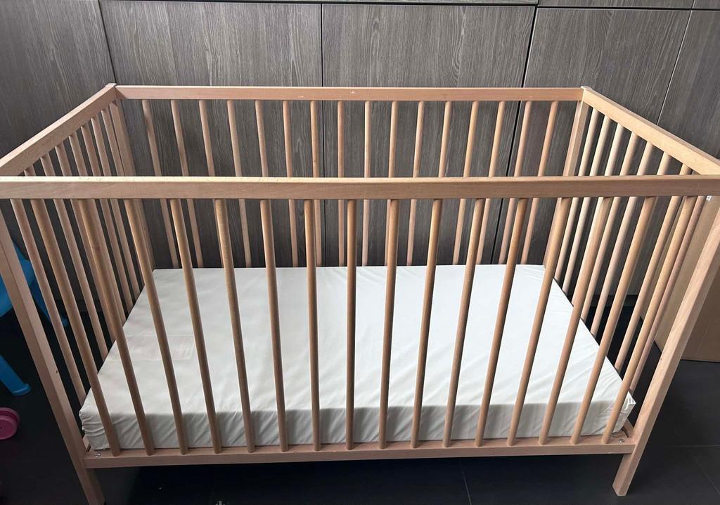 Bedje met Dolfijn matras en Aerosleep matrasbeschermer, Kinderen en Baby's, Ophalen, Zo goed als nieuw, Jongetje of Meisje