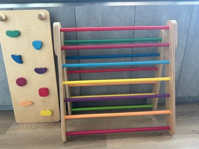 kleurrijk Pikler klimrek voor peuters, Enfants & Bébés, Jouets | Jouets en bois, Enlèvement, Comme neuf, Autres types