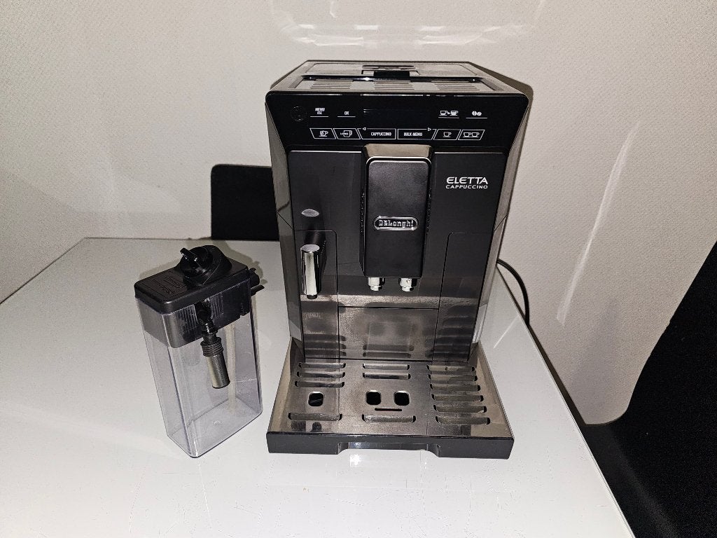 Cafetière à cappuccino De'Longhi Eletta, Réservoir d'eau amovible, Café moulu, Utilisé, 10 tasses ou plus