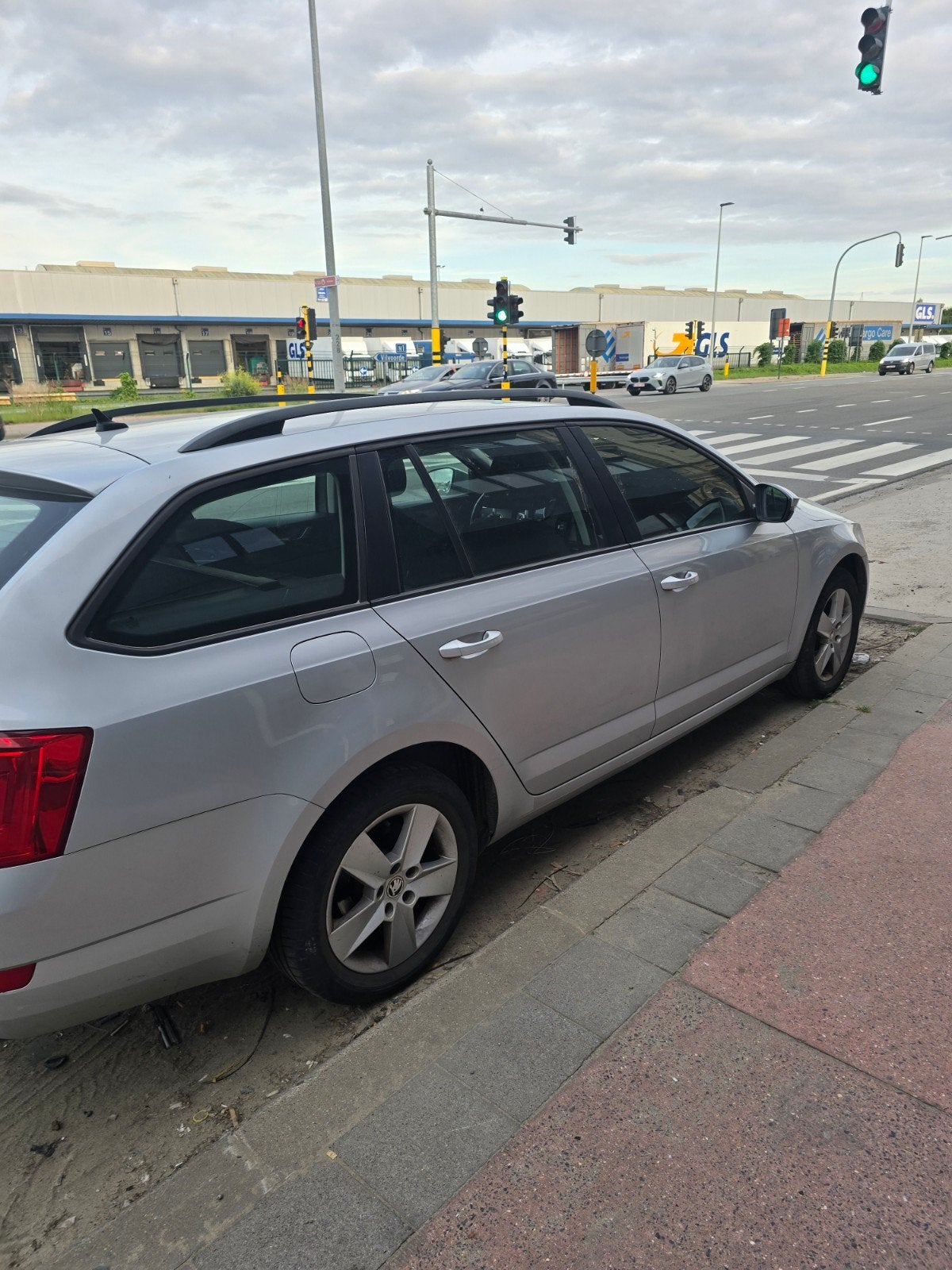 Skoda Octavia 1.2 Benzine 2014, Auto's, Voorwielaandrijving, Euro 5, Stof, Adaptive Cruise Control