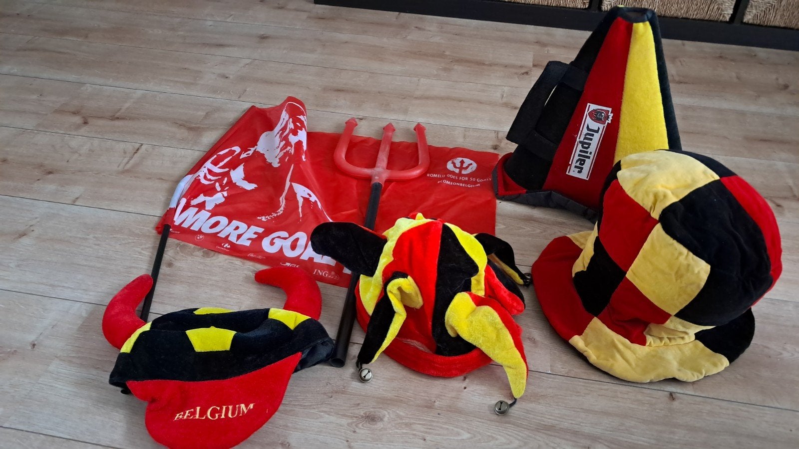 Chapeaux diables rouges, Hobby & Loisirs créatifs, Enlèvement