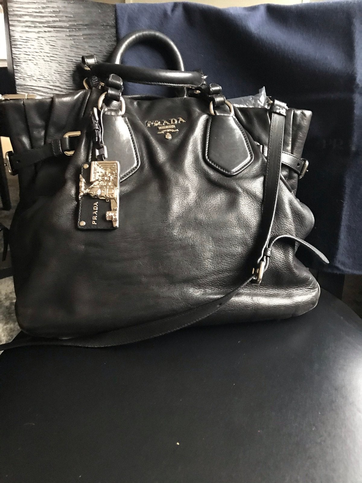Sac PRADA cuir noir, Handtassen en Accessoires, Tassen | Damestassen, Ophalen of Verzenden, Zo goed als nieuw, Zwart