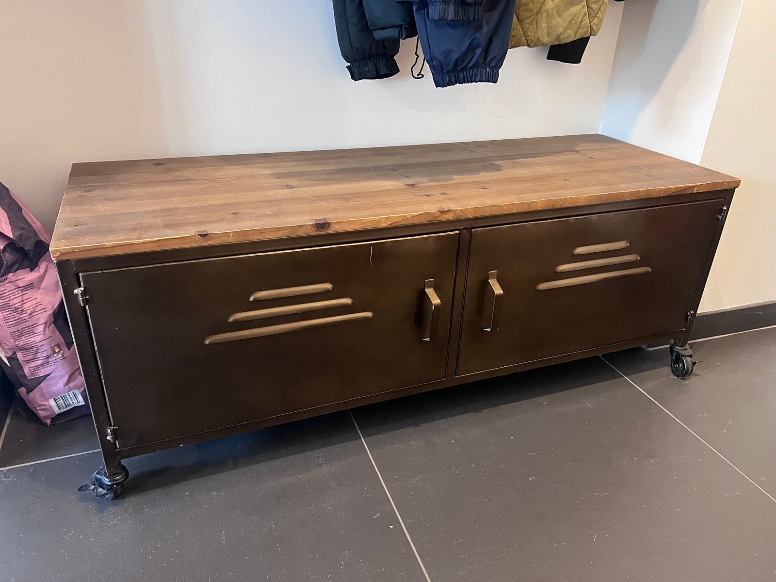 Kast (industriële look), Ophalen, Zo goed als nieuw