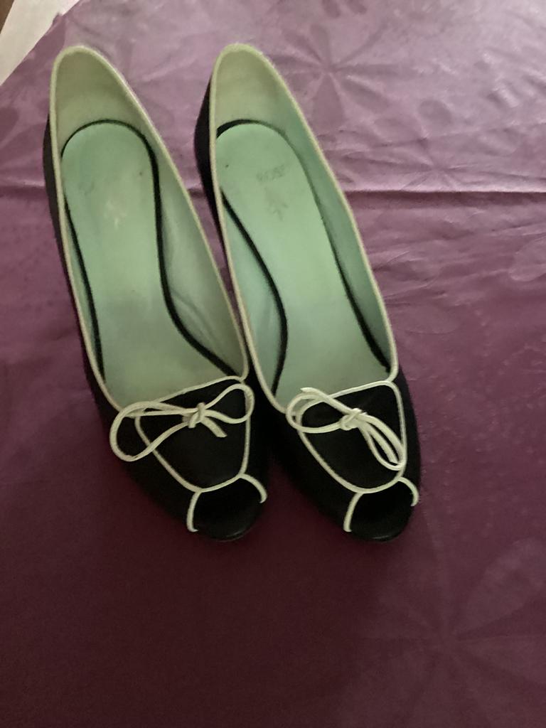 Damesschoenen, Ophalen of Verzenden, Zo goed als nieuw, Blauw