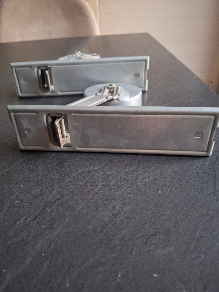2 rolluik opdraaiers, Ophalen