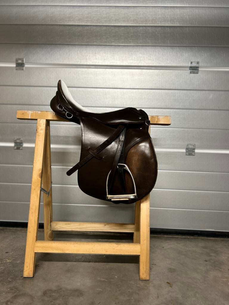 Selle a vendre neuf, Ophalen, Zo goed als nieuw