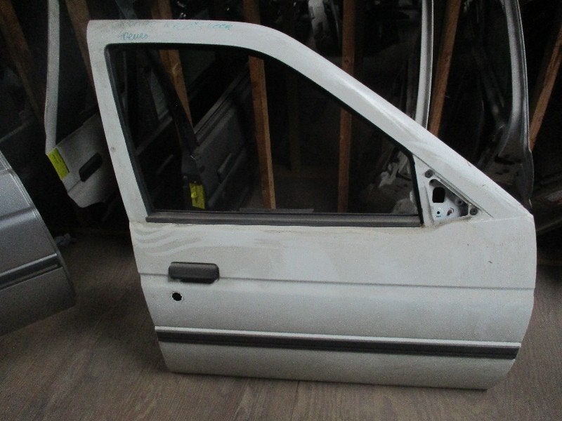 PORTIER RECHTS VOOR Ford Orion (AFL) (01-1990/12-1993), Gebruikt, Deur, Henry-Ford-Straße  1
50735  Köln, DE, Ford-Werke GmbH