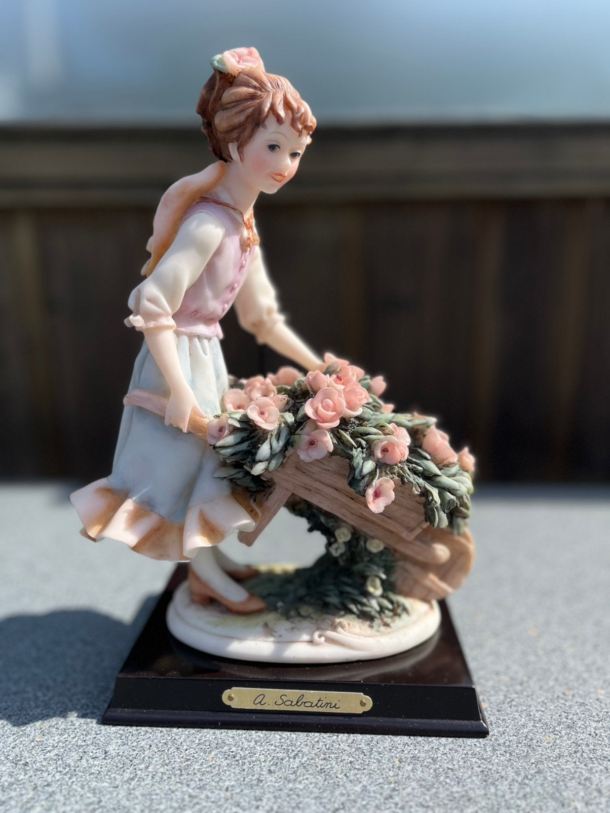 A. Sabatini. Bloemenmeisje met kruiwagen. H26cm. Montefiori., Verzamelen, Ophalen, Zo goed als nieuw