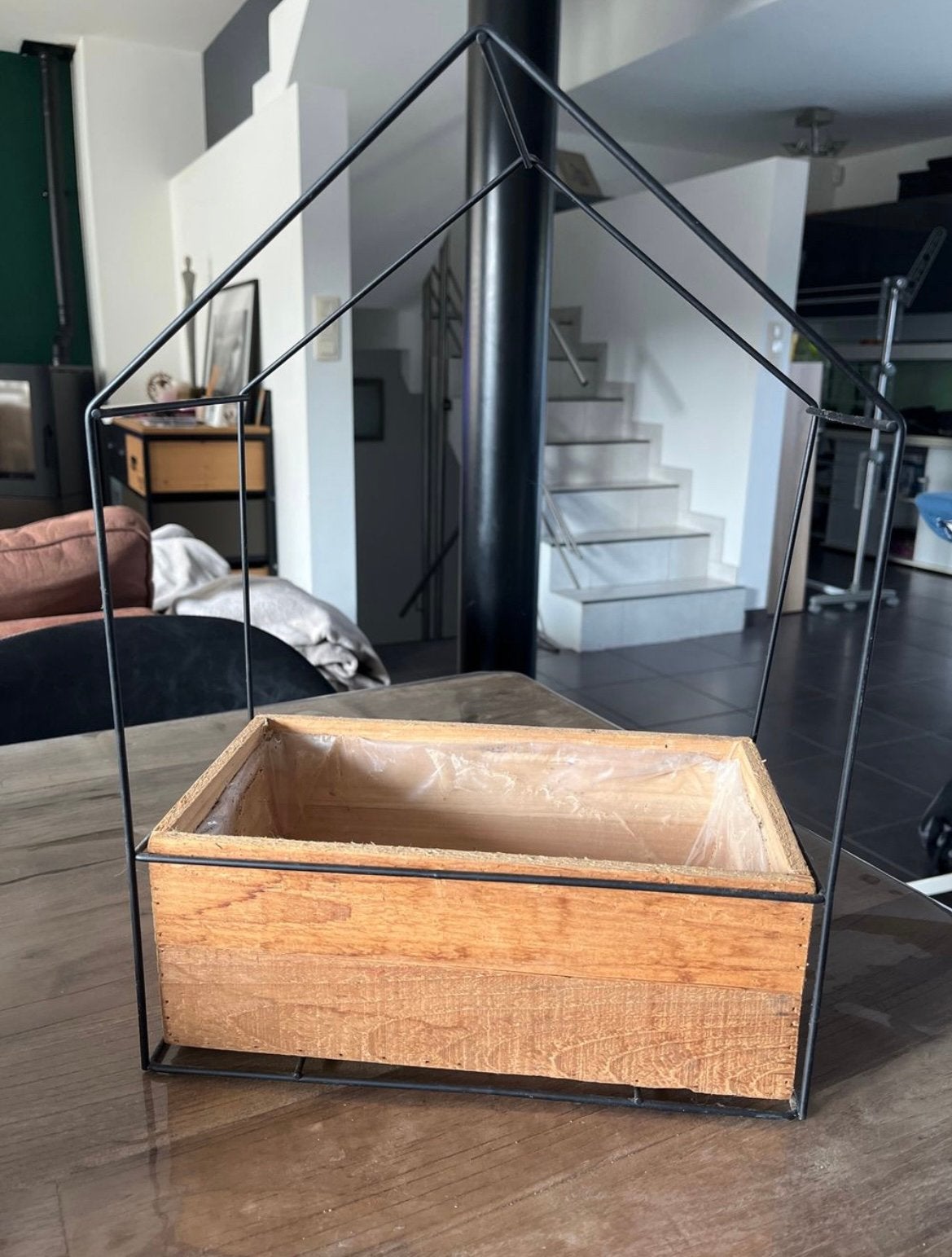 Caisse en bois avec structure metallique pour plante, Jardin & Terrasse, Enlèvement, Comme neuf