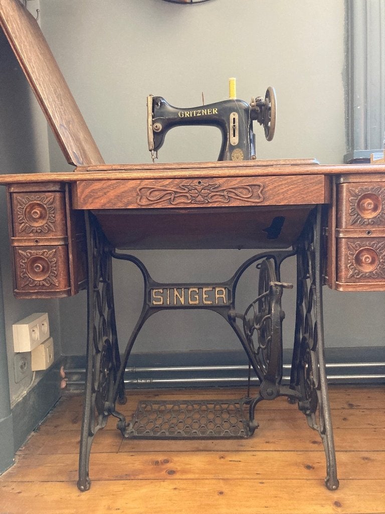 Antieke Singer/Grizner trapnaaimachine - vintage industrieel, Antiek en Kunst, Ophalen