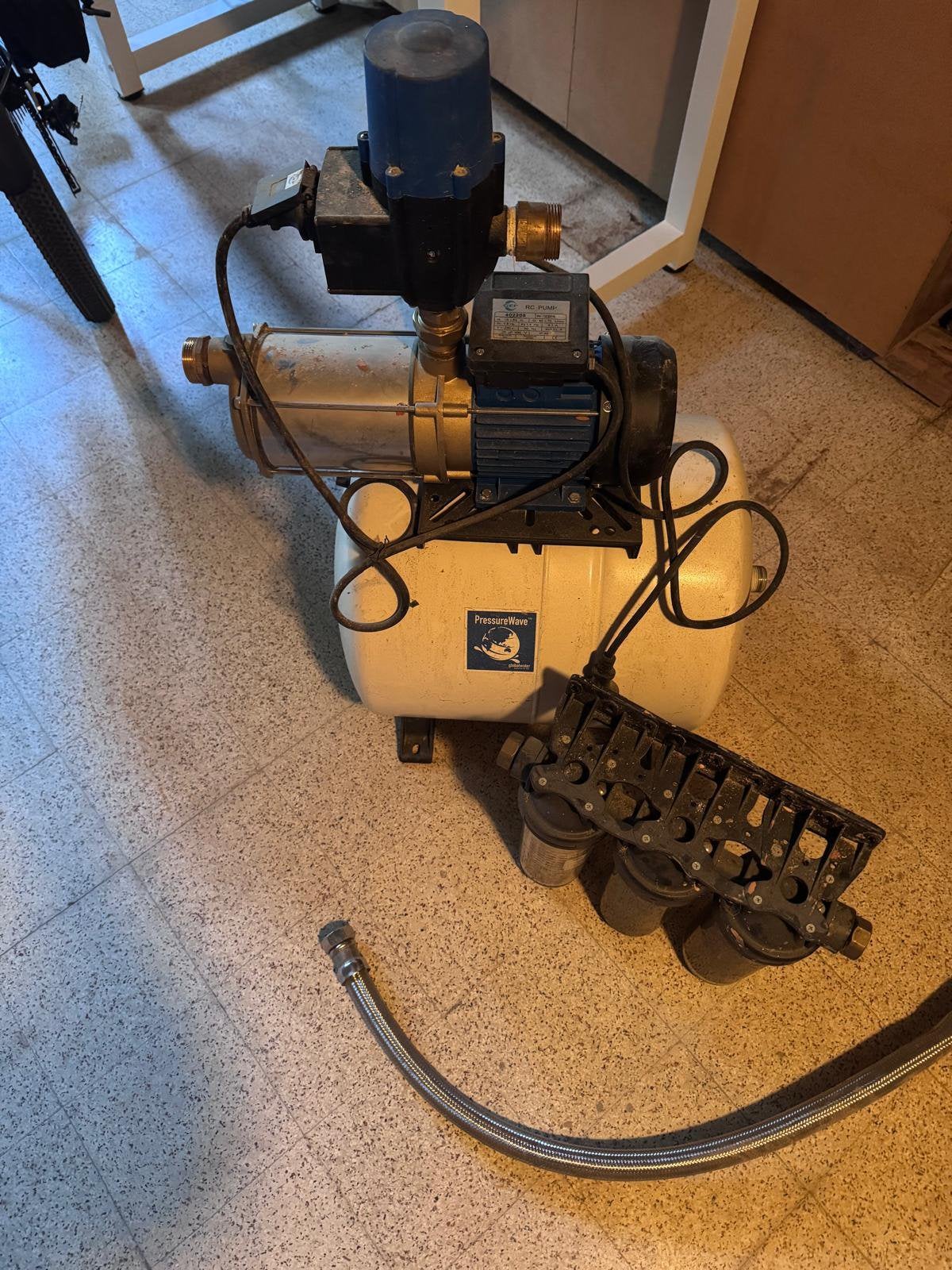 Waterpomp met drukvat en filters, Ophalen, Gebruikt