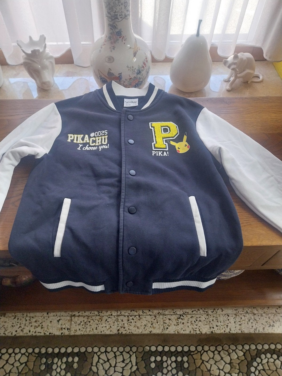 Veste Pikachu Pokemon,  Taille 164 , jamais porté, Enlèvement