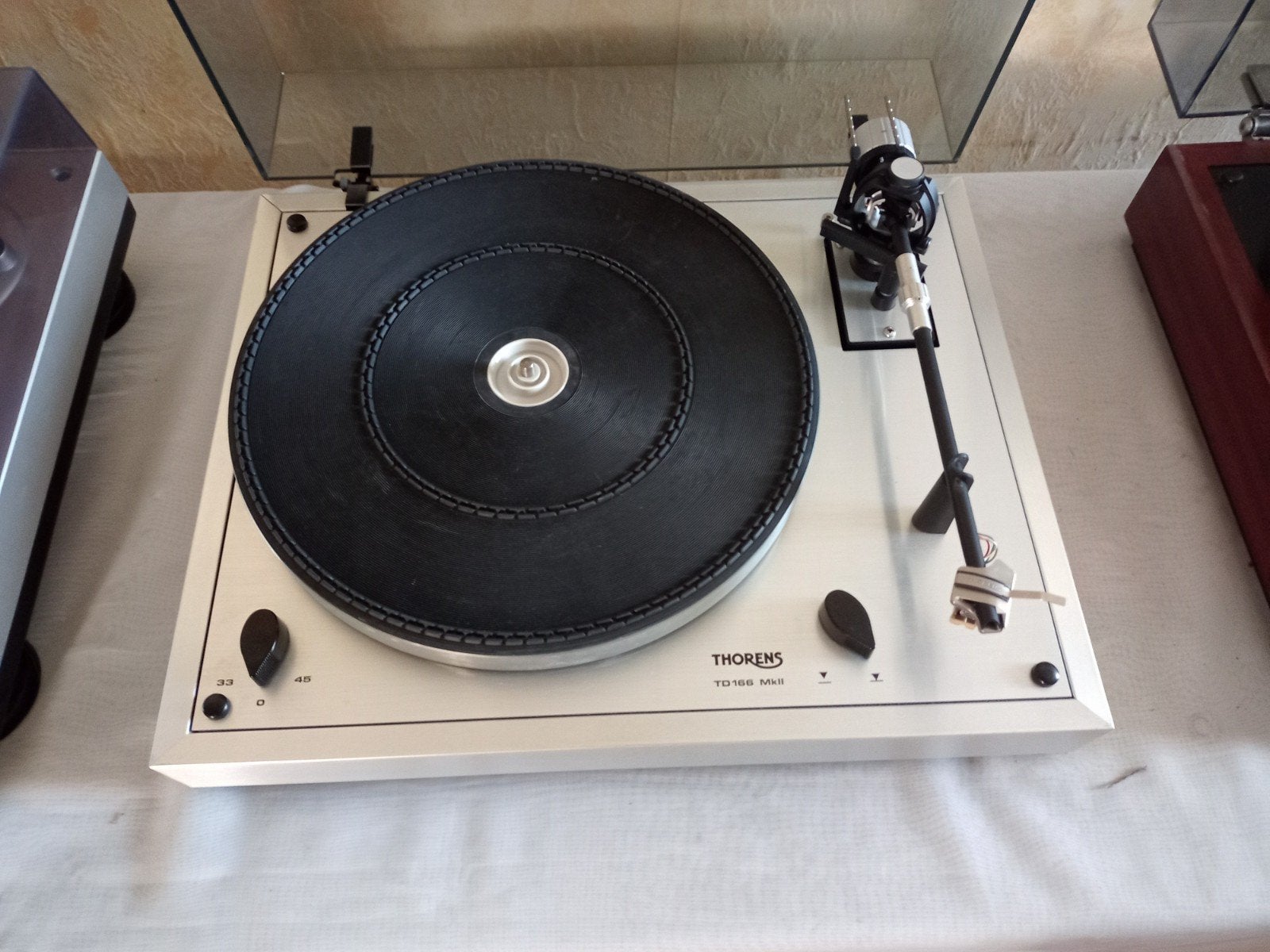 Platine vinyle Thorens TD 166 mk2 des années 70
Avec cellule, Enlèvement, Thorens