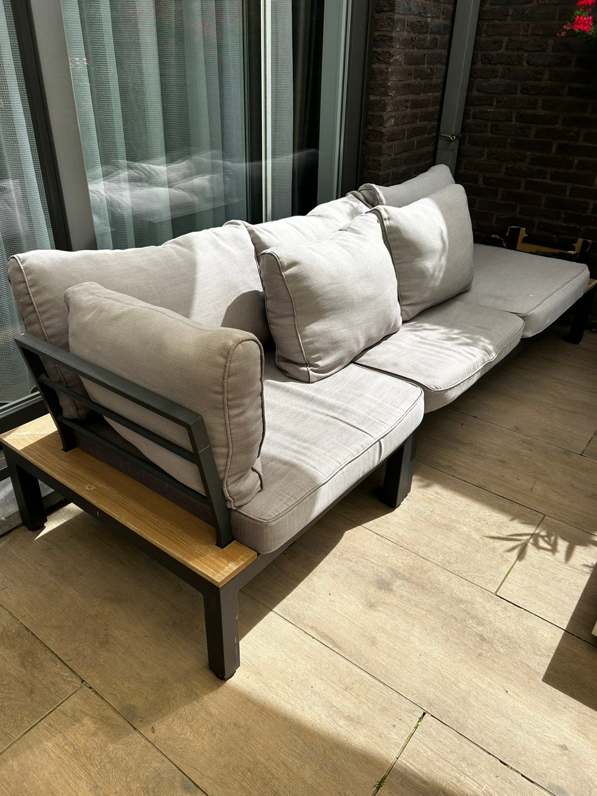 Loungebank, Enlèvement, Comme neuf