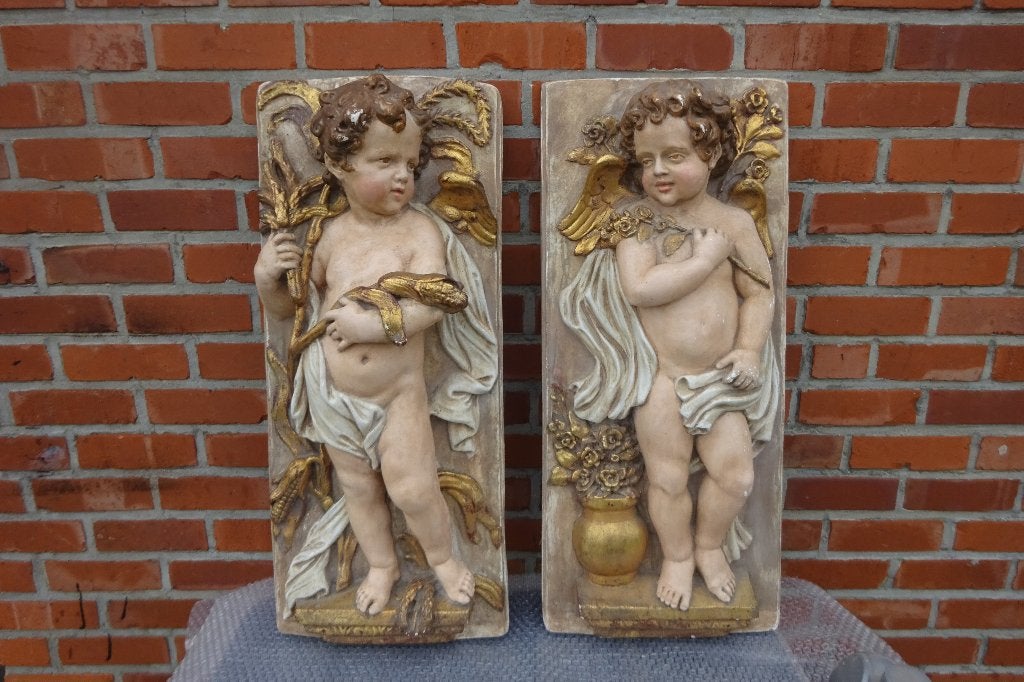 2 oude gipsen cherubijnen met laag reliëf, Antiek en Kunst, Ophalen