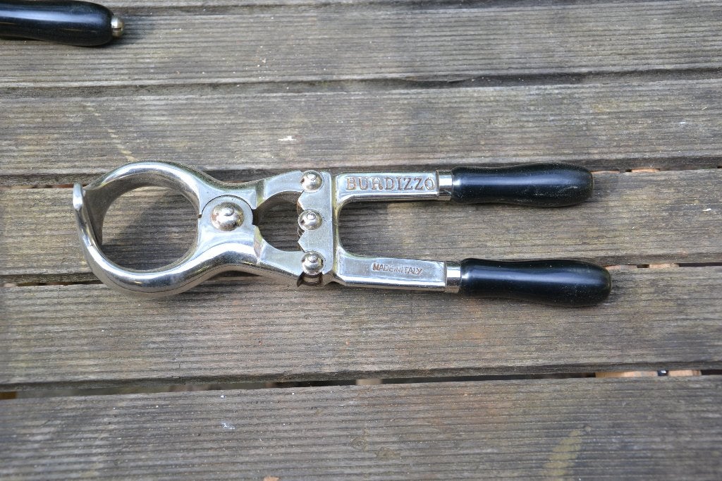 Pince à castrer Burdizzo pour taureaux, Enlèvement
