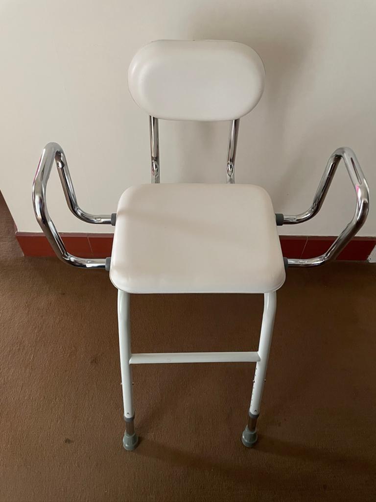 CHAISE de DOUCHE ou de CUISINE pour personnes AGEES, Enlèvement, Comme neuf